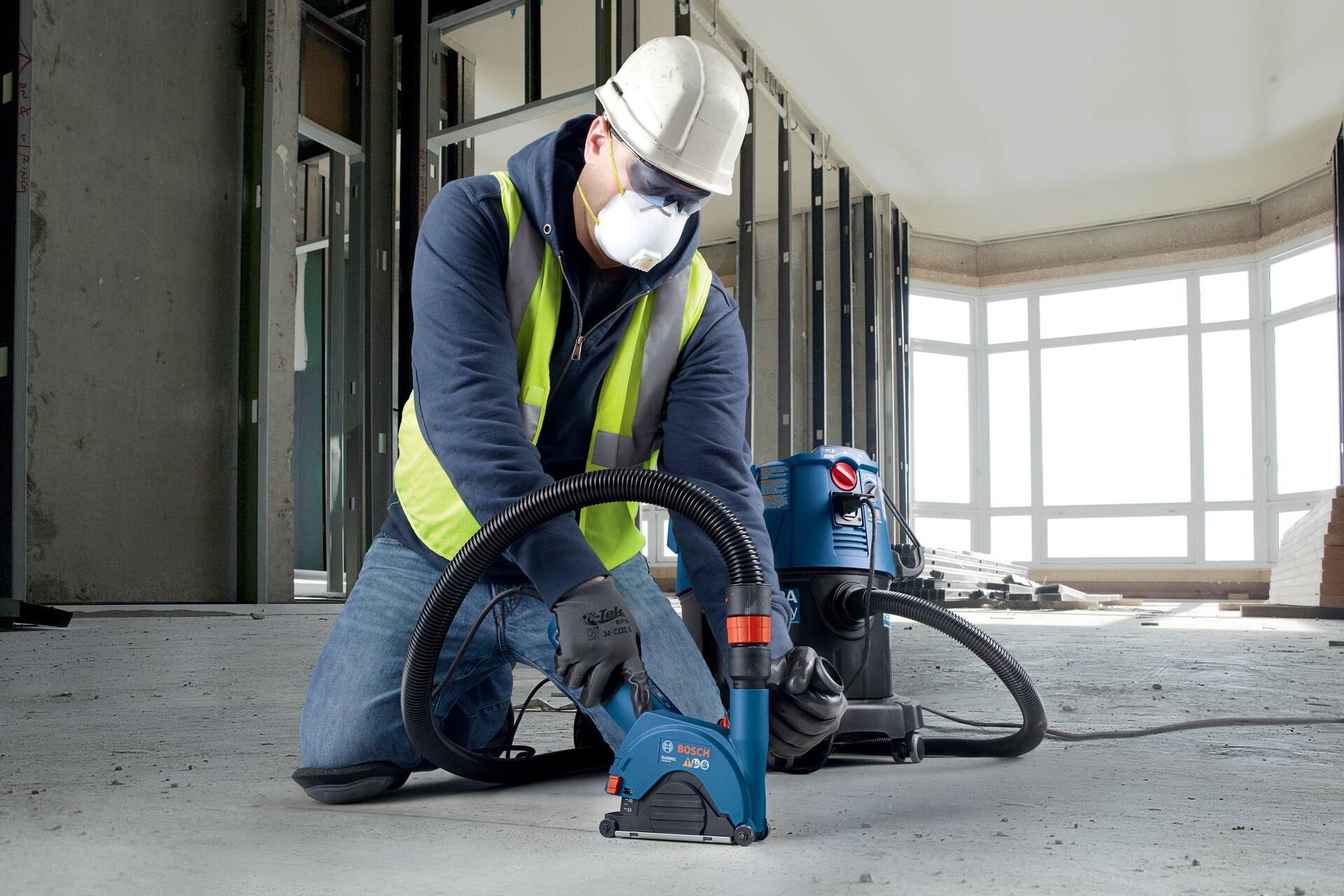 Bosch GWS13 50 10A Corded Angle Grinder with Auxiliary Handle