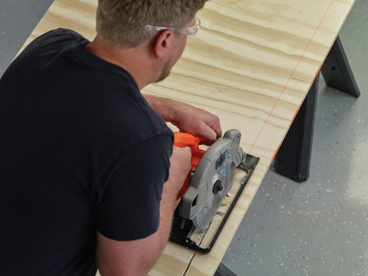 Black & decker bdecs300c clearance circular saw with laser