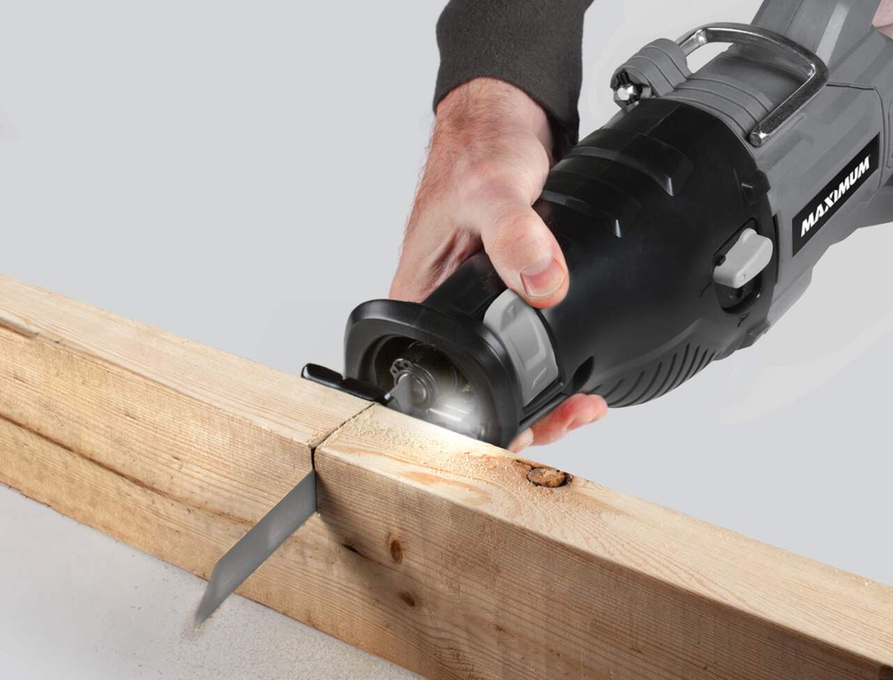 MAXIMUM 11A Variable Speed T Shank Reciprocating Saw with LED Light Blade Hex Key Canadian Tire