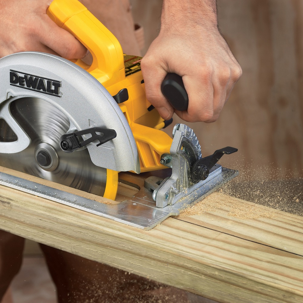 DEWALT DWE575 15A Lightweight Circular Saw with CarbideTipped Blade