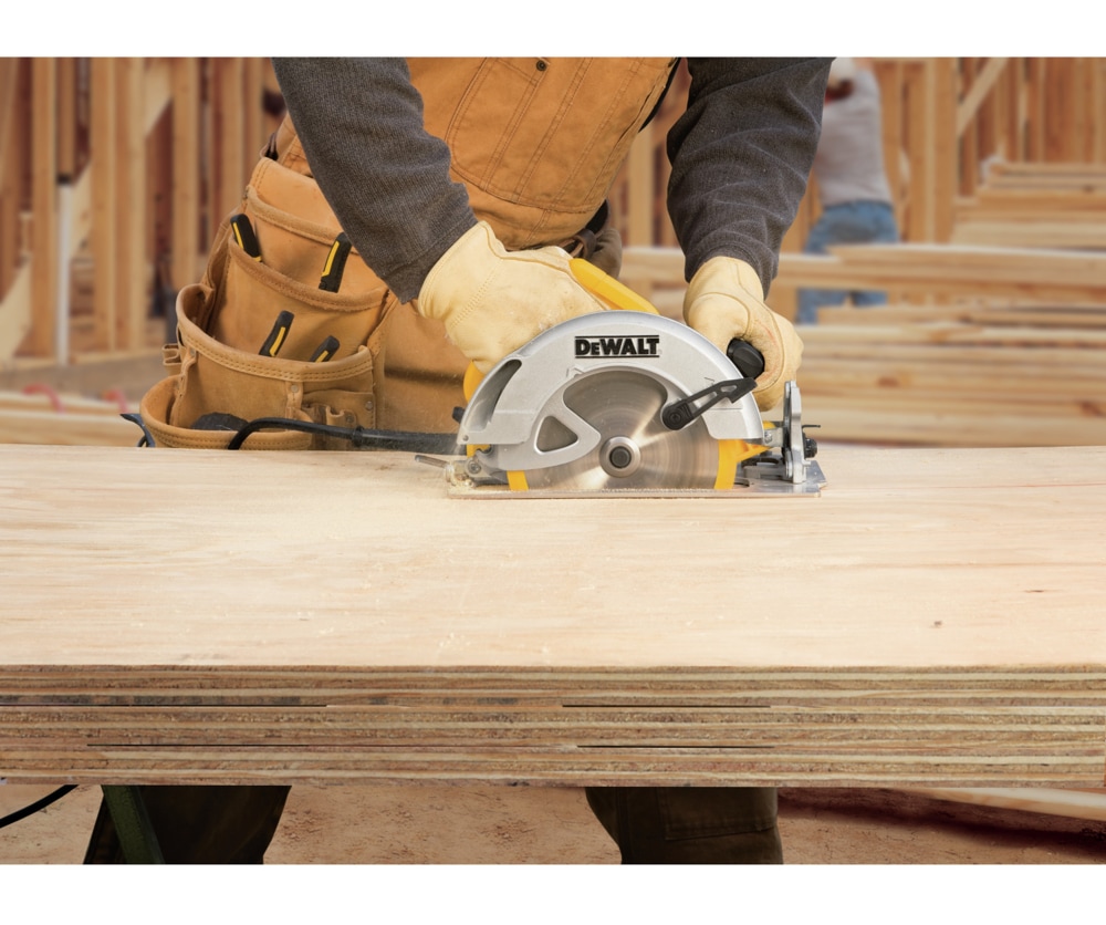 DEWALT DWE575 15A Lightweight Circular Saw with CarbideTipped Blade