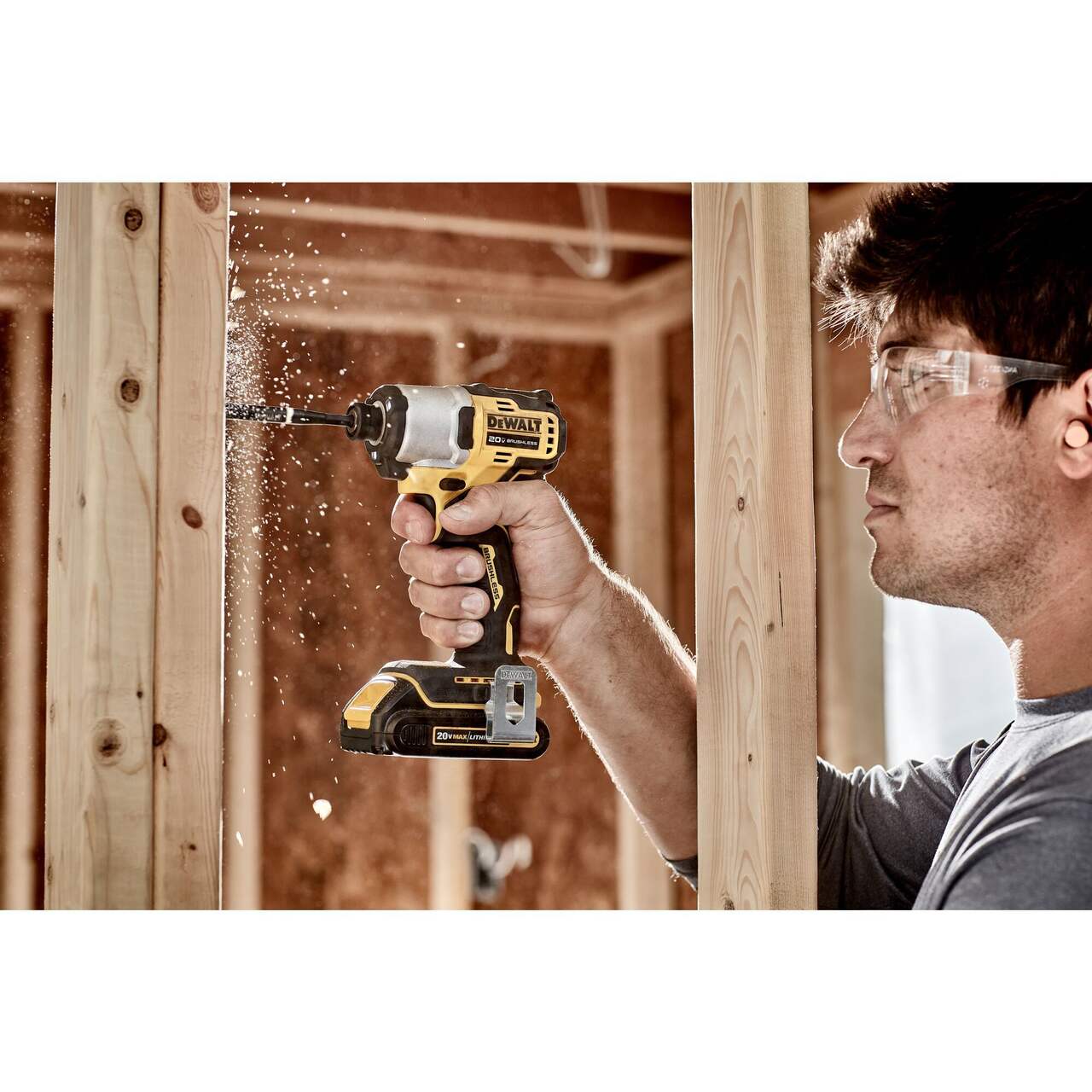 DEWALT DCK228D2 20V MAX Brushless Compact Cordless 1/2-in Hammer Drill & 1/4-in  Impact Driver Kit