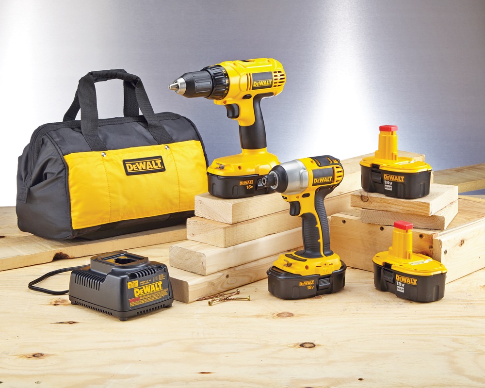 DEWALT 18V NiCad Cordless Drill & Impact Driver Combo Kit Canadian Tire