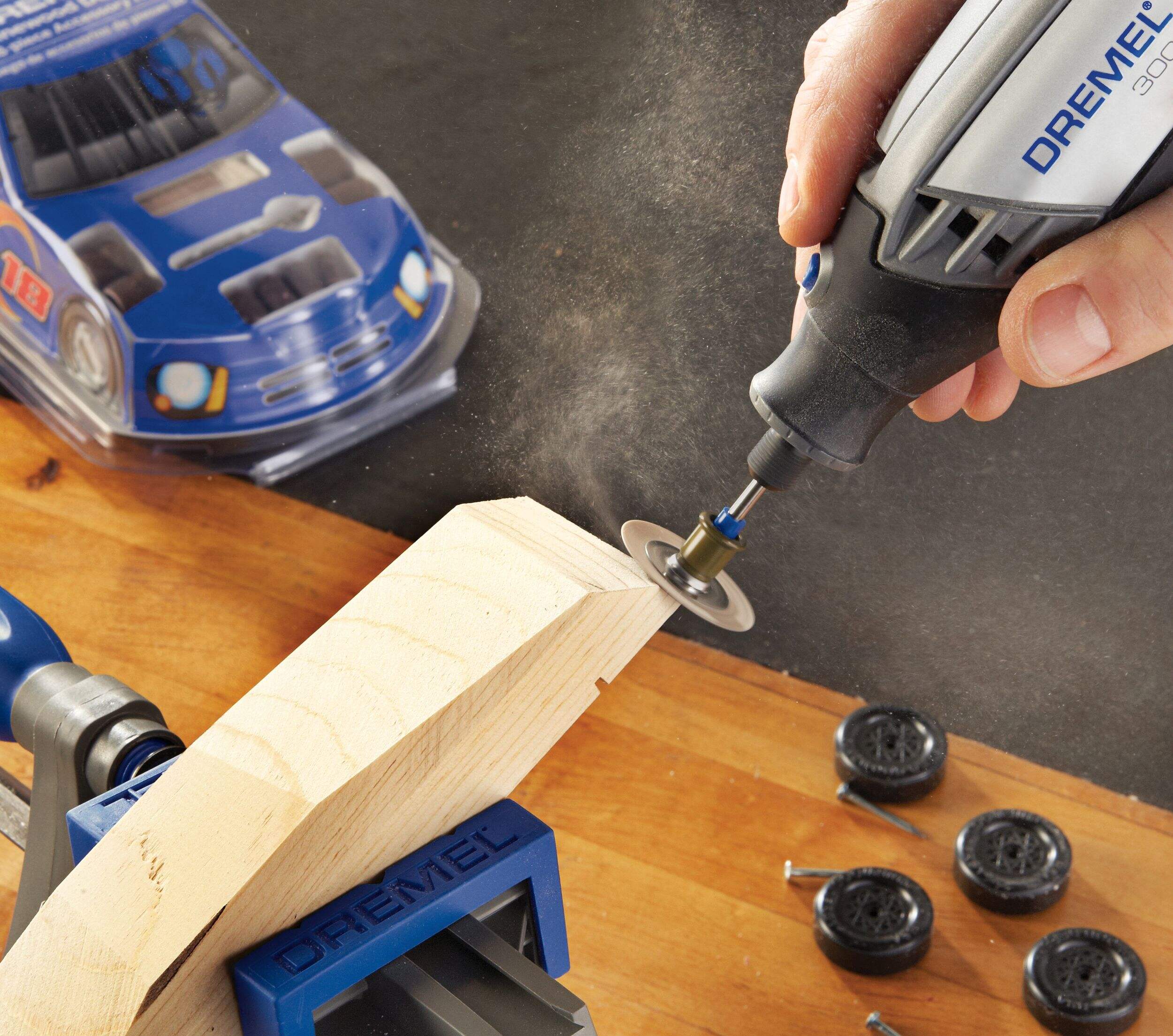 Dremel 3000-N/18 Variable Speed Rotary Tool Kit CloseUp