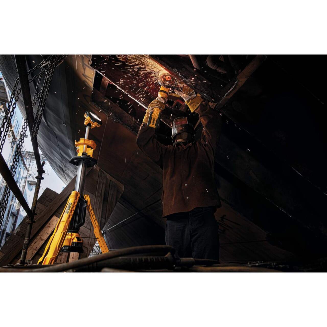 DEWALT DCL079B 20V MAX Cordless Tripod Light Canadian Tire