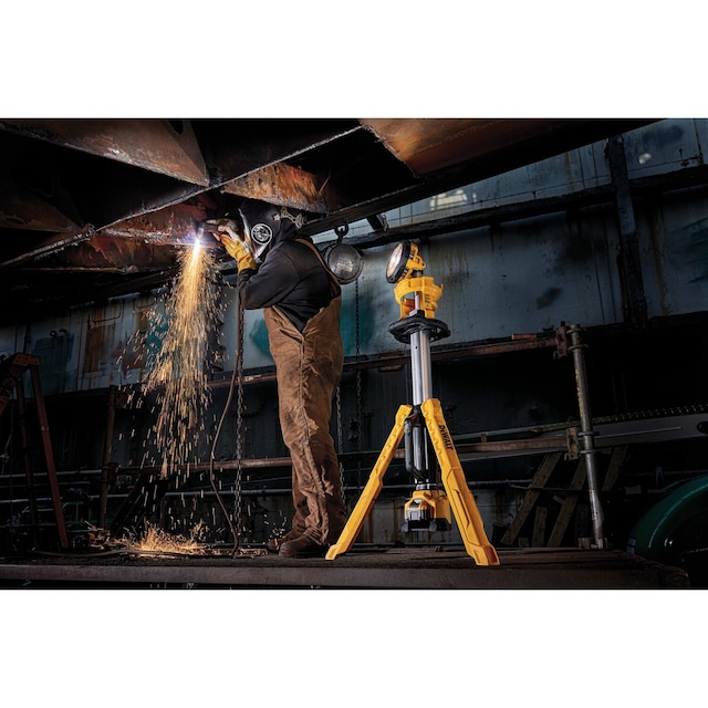 DEWALT DCL079B 20V MAX Cordless Tripod Light Canadian Tire
