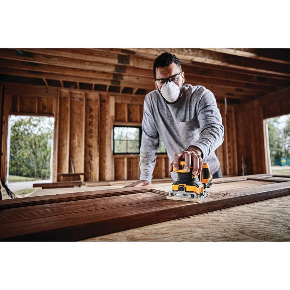 DEWALT DCW200P1 DCW200 20V MAX XR Sheet Sander Kit Canadian Tire