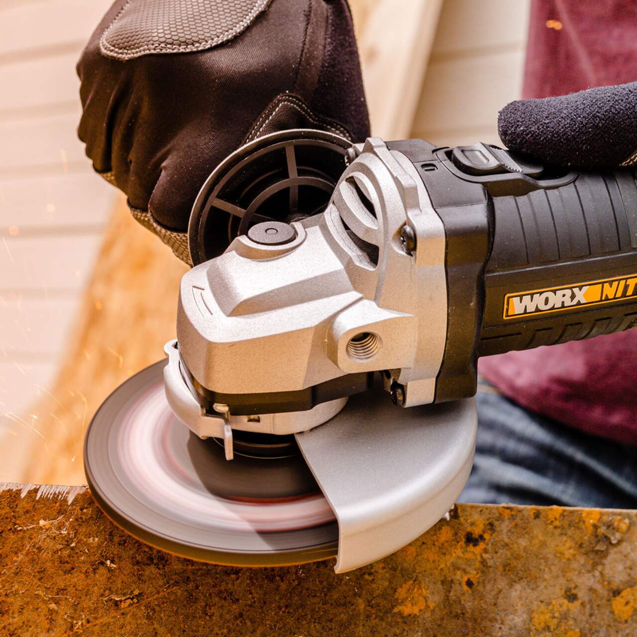 Cordless angle hot sale grinder canadian tire