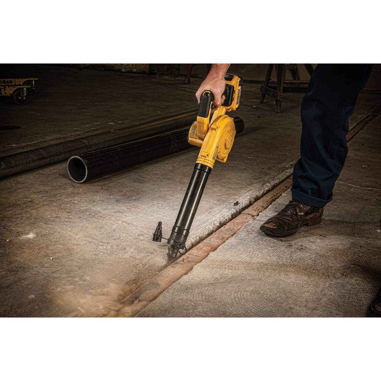 DEWALT DCE100M1 20V MAX Li Ion Compact Jobsite Blower Kit 4.0Ah