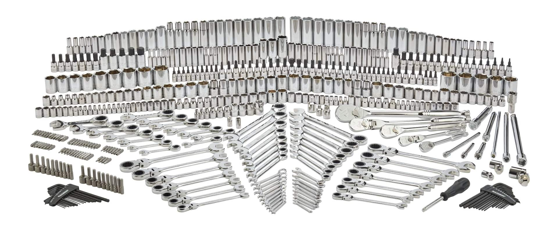 Maximum 500 piece socket outlet set