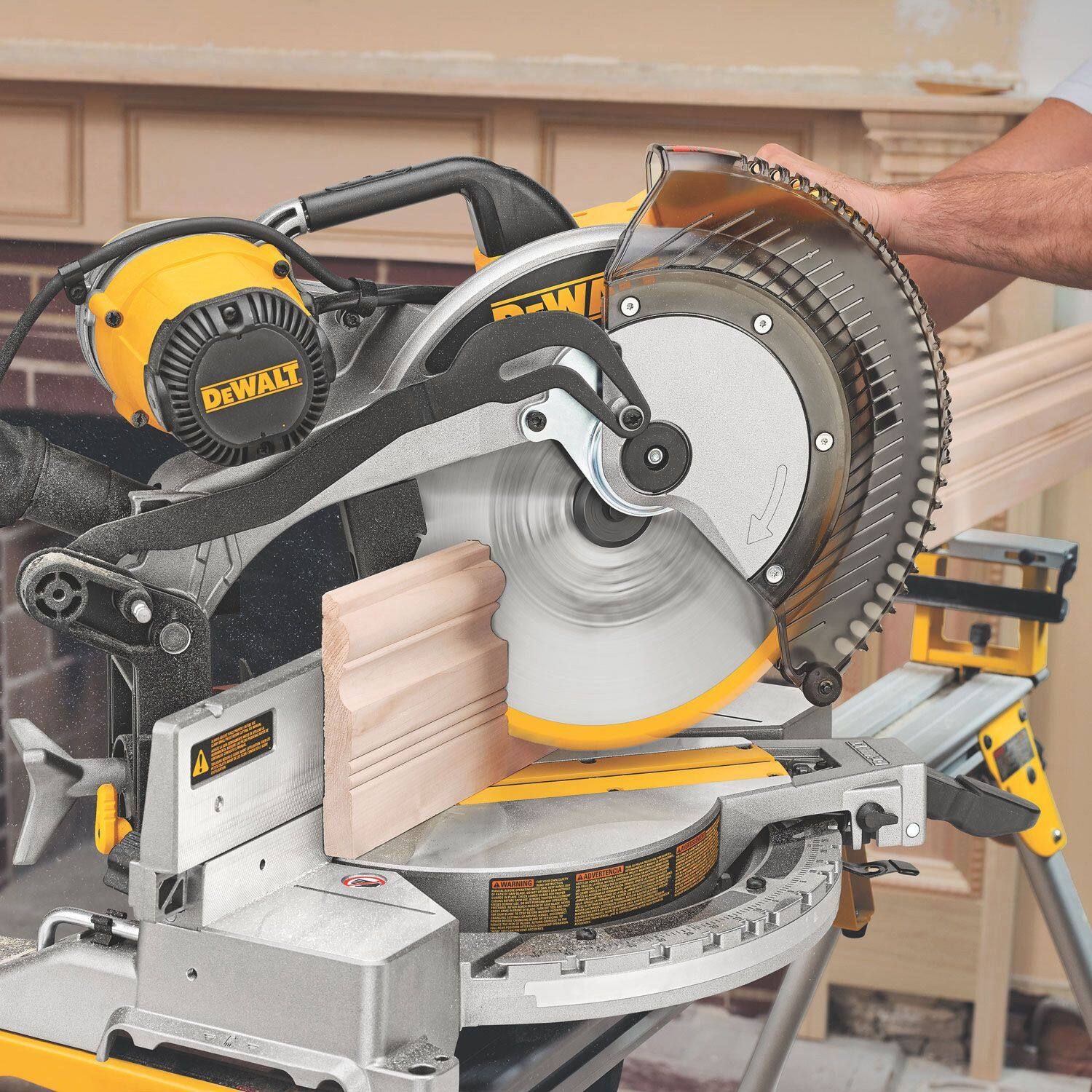 DEWALT 15A Dual Bevel Mitre Saw 12 in Canadian Tire