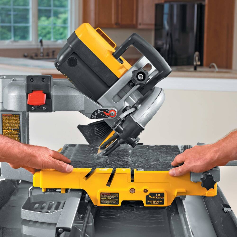 DEWALT D24000S-A 10-in Portable Wet Tile Saw with Stand Canadian Tire