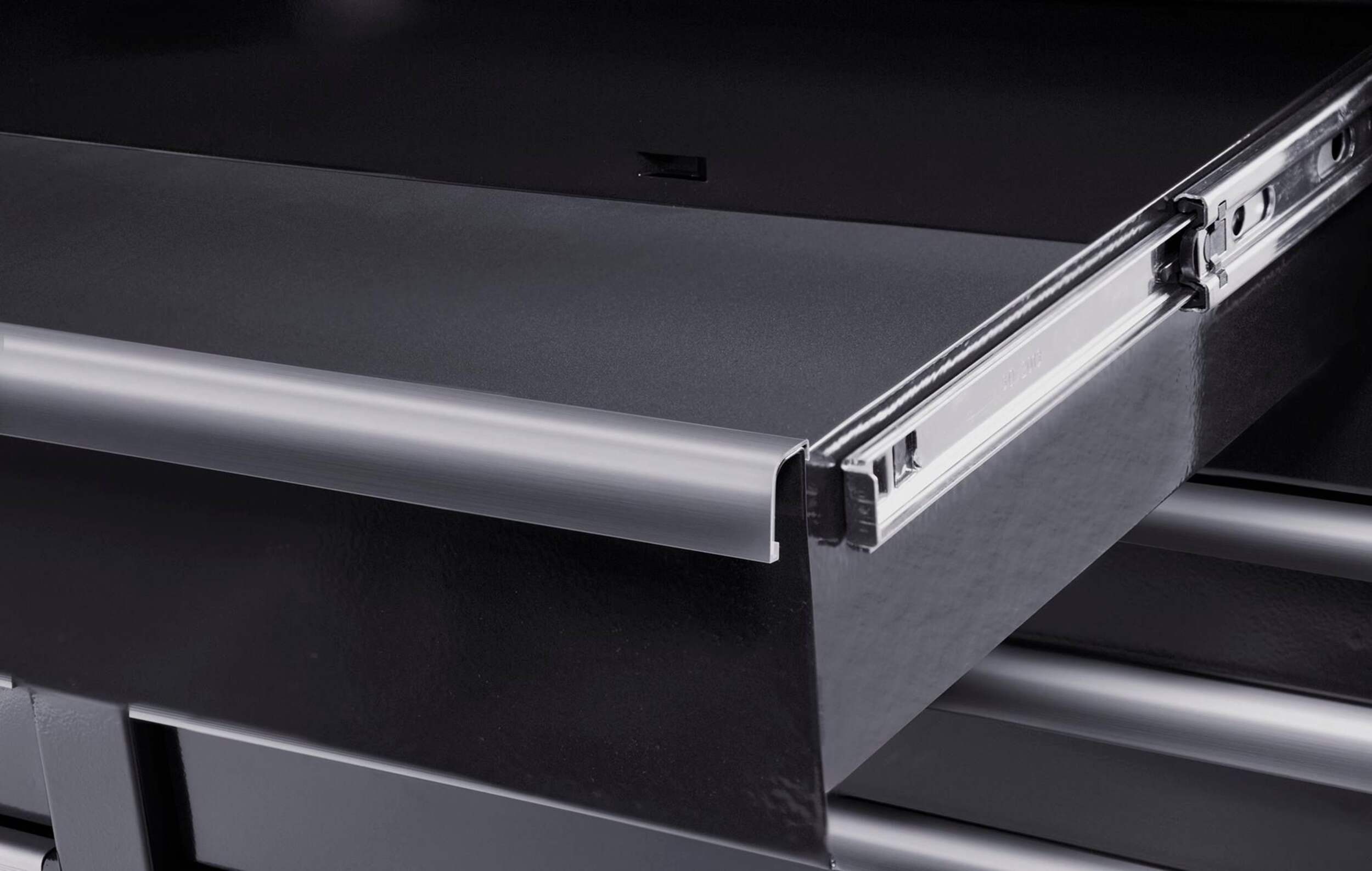 International Tool Chest & Cabinet, 41-in CloseUp