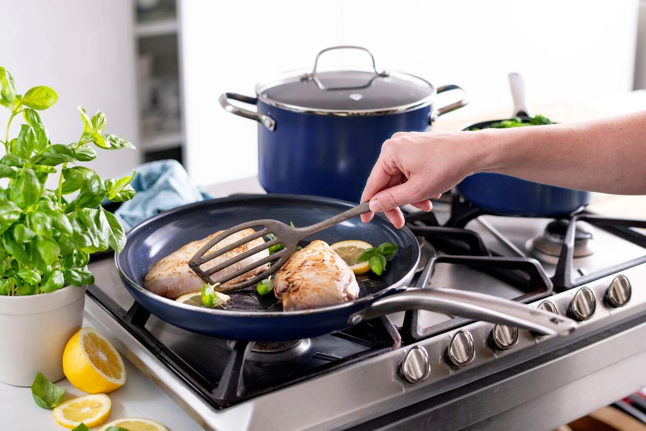 https://media-www.canadiantire.ca/product/living/as-seen-on-tv/asotv/3993325/asotv-blue-diamond-12-fry-pan-5ea1d463-c33f-4266-89d6-0b0a42bbf809-jpgrendition.jpg?imdensity=1&imwidth=1244&impolicy=mZoom
