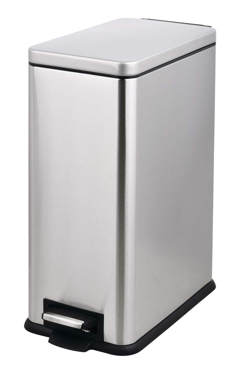 https://media-www.canadiantire.ca/product/living/cleaning/refuse-containers/1422546/type-a-40l-rectangular-bin--76759bdc-c90f-4337-95e1-36375aa639ca-jpgrendition.jpg?imdensity=1&imwidth=640&impolicy=mZoom
