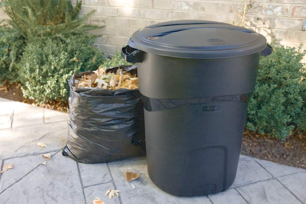 Rubbermaid Roughneck Trash/Garbage Bin, 121-L | Canadian Tire