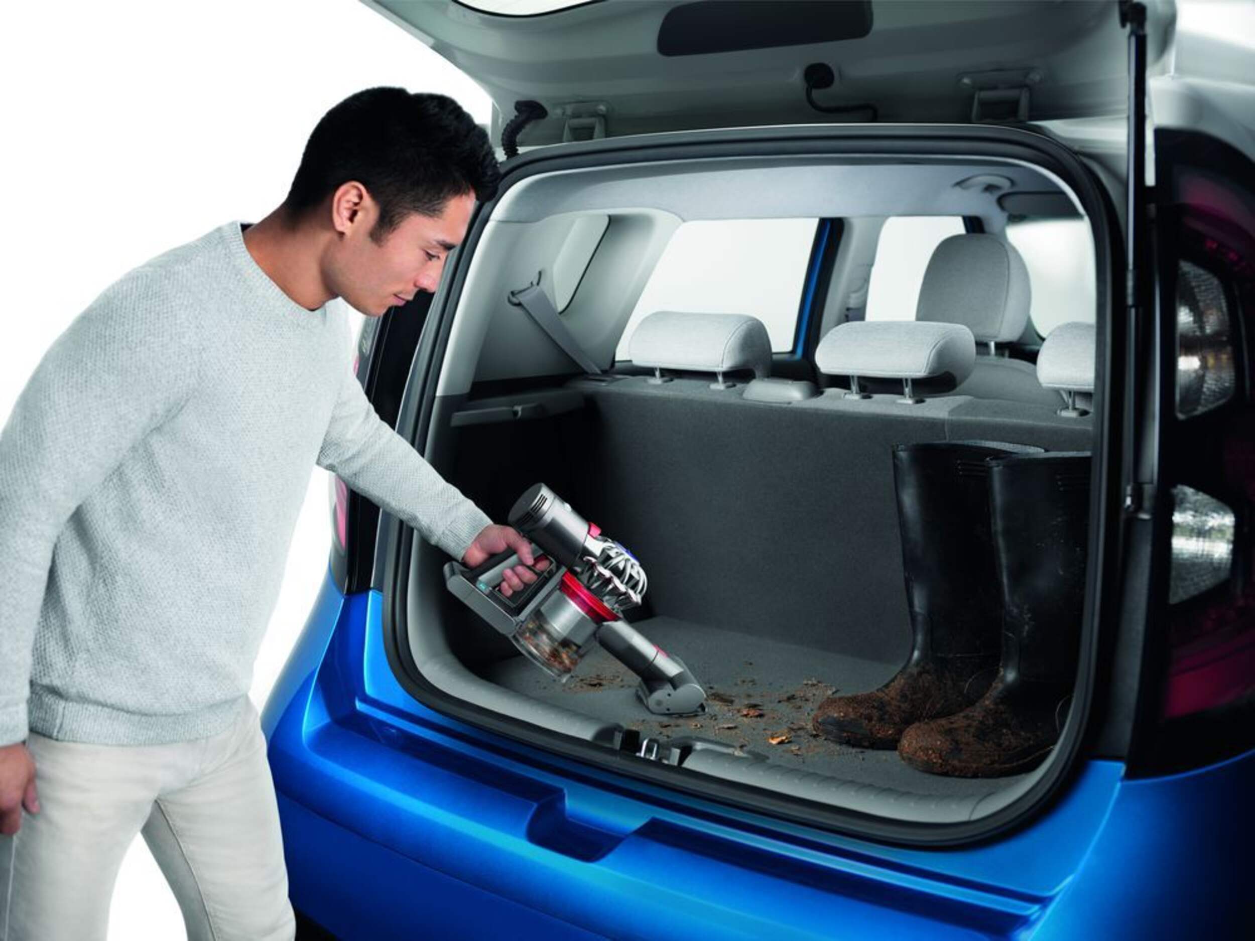 Dyson V7 Trigger Handheld Vacuum Front_Angled_Right