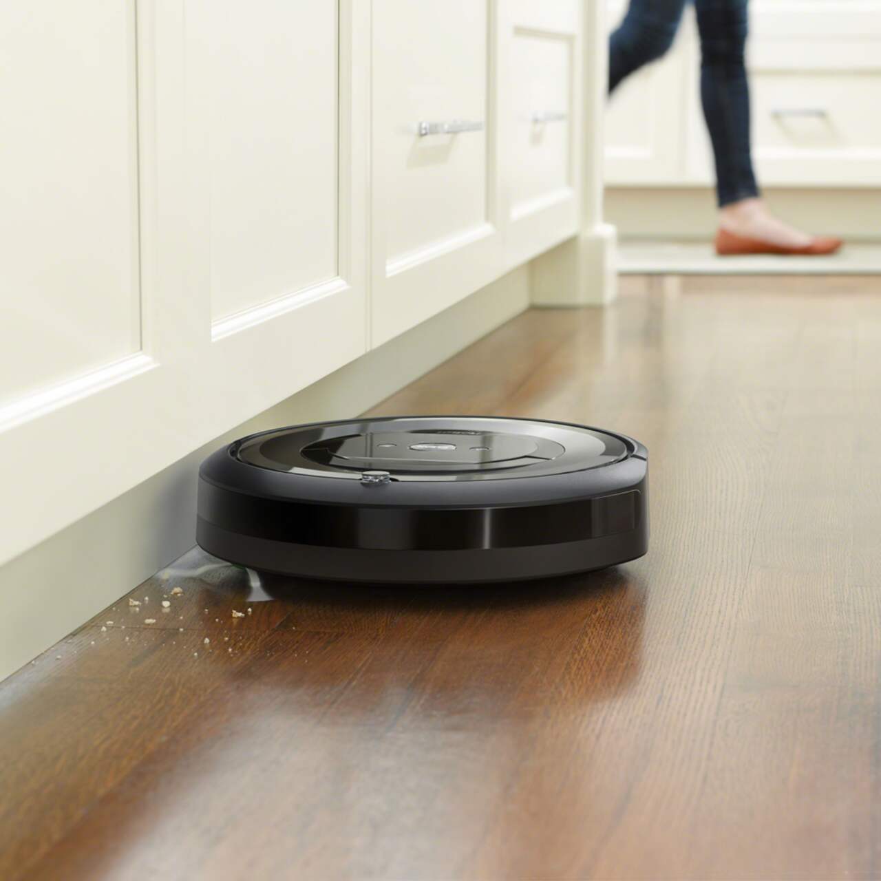 iRobot Roomba e5 Wi-Fi Connected Robot Vacuum Cleaner | Canadian Tire