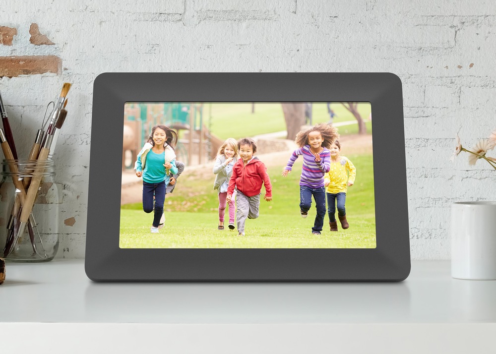 Aluratek 8GB WiFi Digital Photo Frame, 10in Canadian Tire