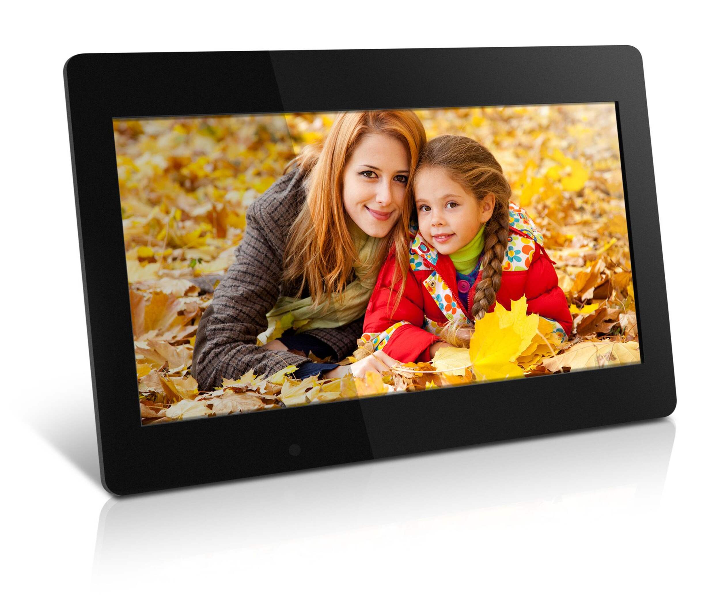 Aluratek 18.5-in Digital Photo Frame with 4GB Built-In Memory Front_Angled_Right