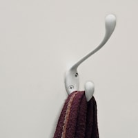 Nystrom White Hooks, 7-Pk Front_Angled_Right