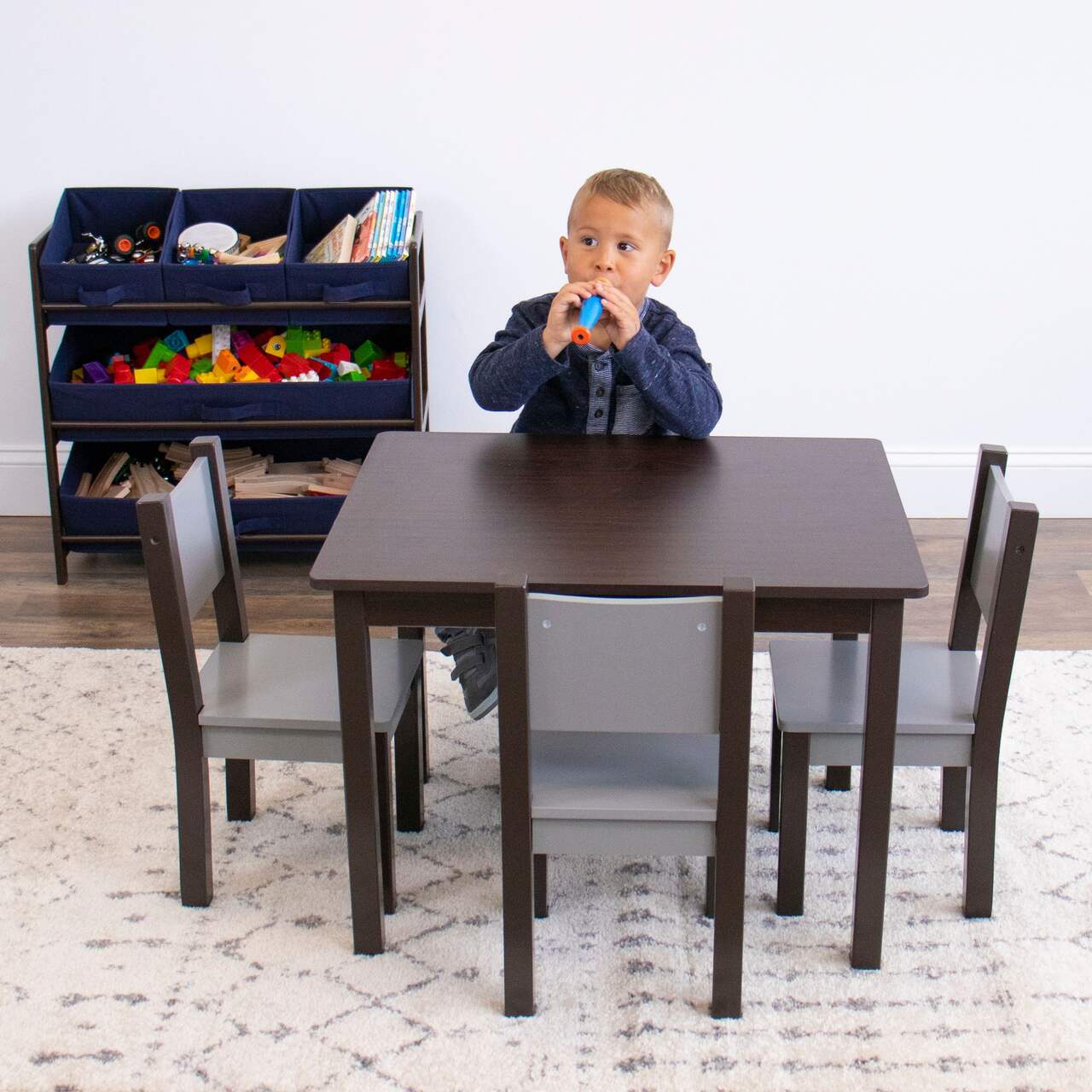 Table pour enfants moderne en bois avec 4 chaises Humble Crew