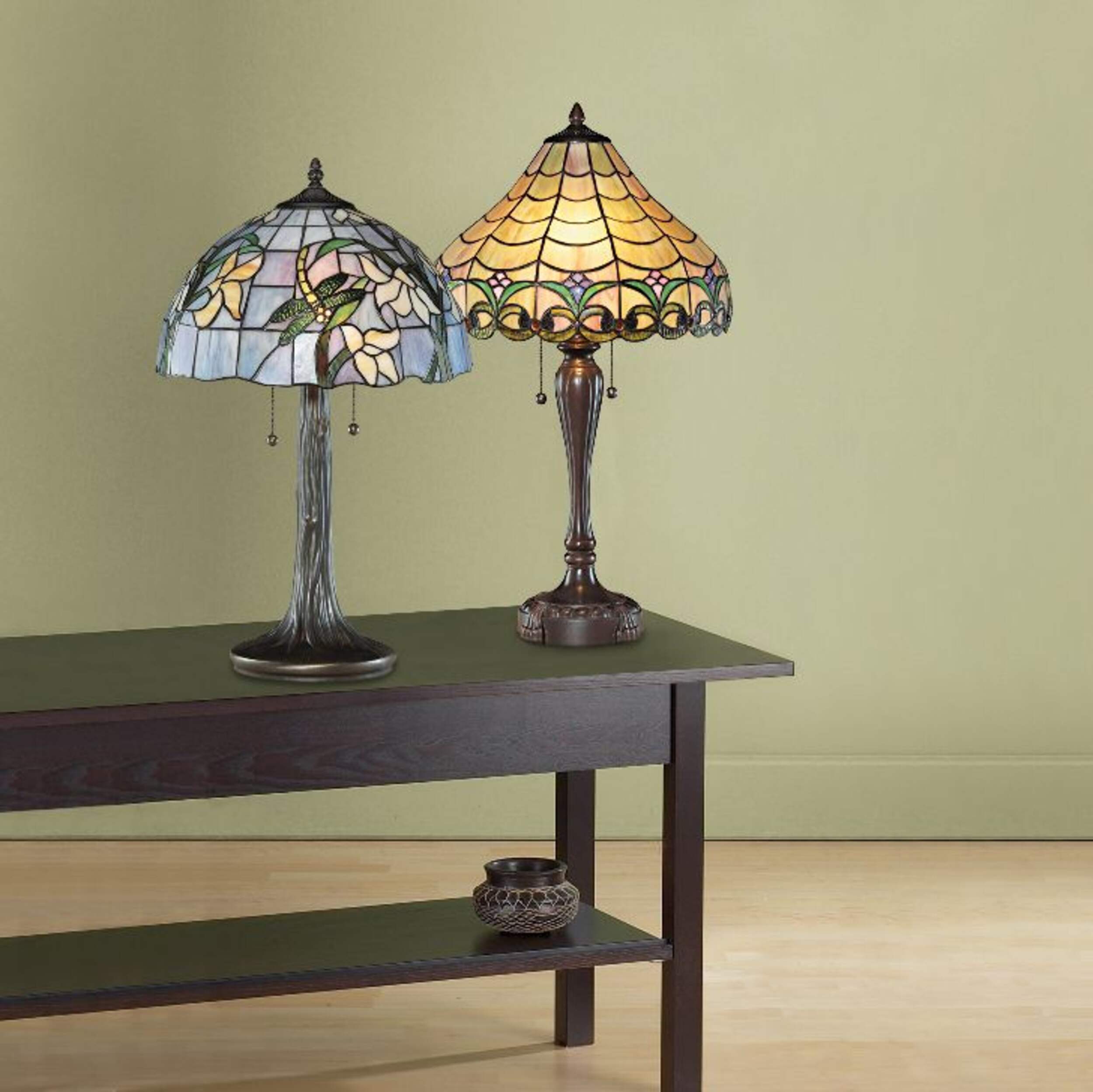 Lampe de table Tiffany, 16 po Front_Angled_Left