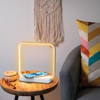 Lampe de bureau et chargeur sans fil West & Arrow, carré, blanc/or Front_Angled_Left