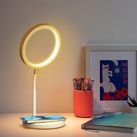 Lampe de bureau chargeur sans fil Merkury, rond, blanc/or Front_Angled_Right