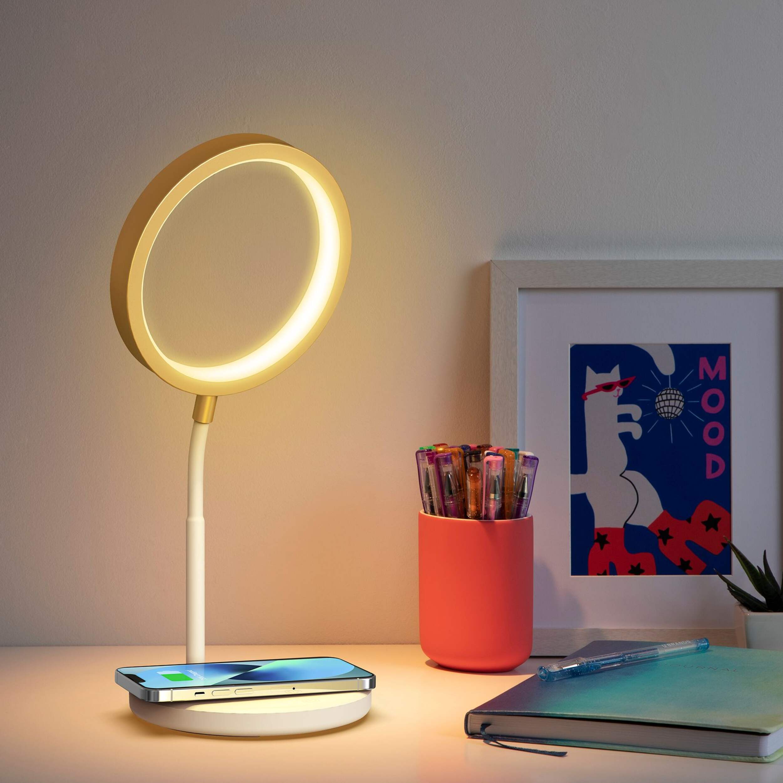West & Arrow Desk Lamp Wireless Charger, Round, White/Gold Front_Angled_Right