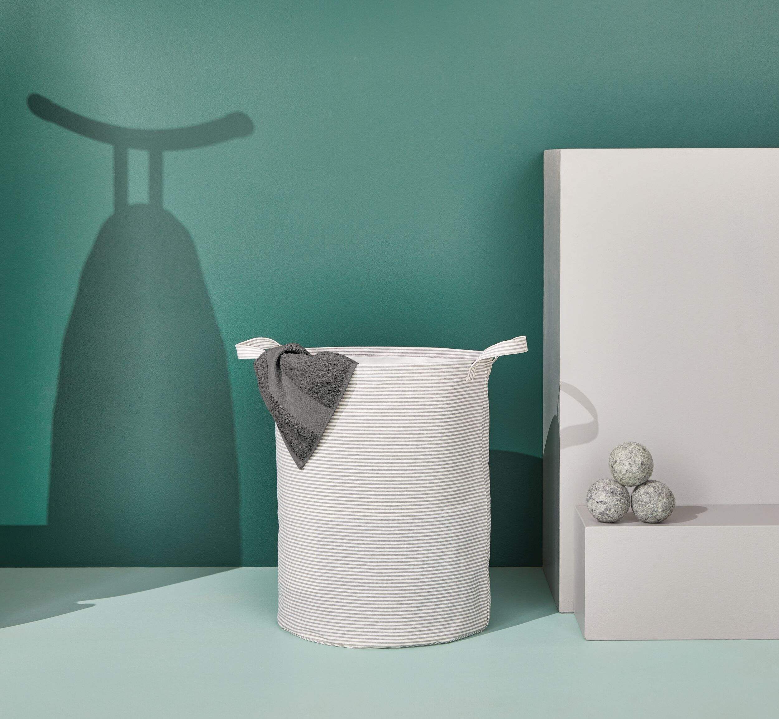 type A Prima Round Collapsible Laundry Hamper, 80L, Striped Canadian