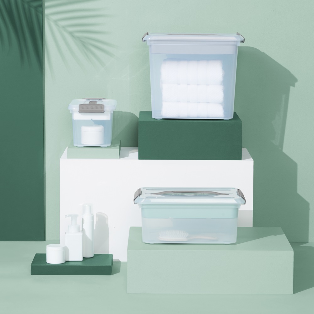 type A Transparent Storage Box with Latched Lid, 24.6L Canadian Tire