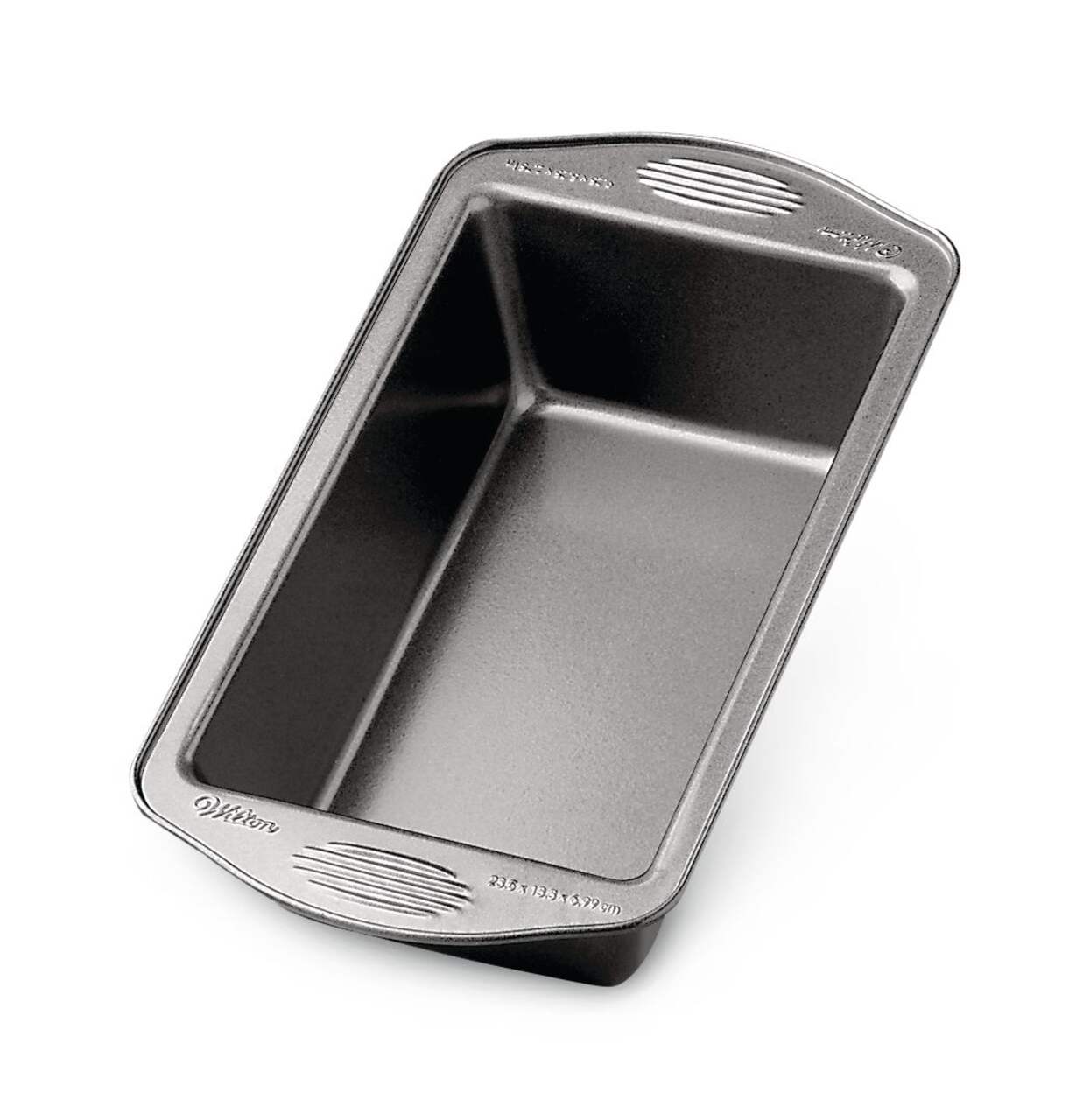 https://media-www.canadiantire.ca/product/living/kitchen/bakeware-baking-prep/0420547/wilton-gourmet-choice-loaf-large-991791d3-1388-4e63-a3d8-2e9049e6a528-jpgrendition.jpg?imdensity=1&imwidth=640&impolicy=mZoom