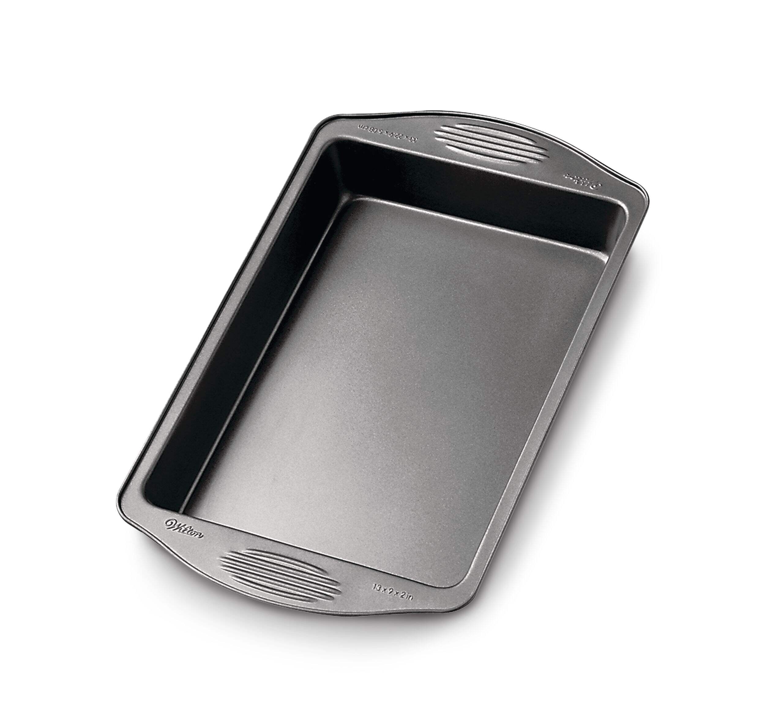 Wilton Gourmet Choice Non-Stick Rectangular Cake Pan, 13 x 9 x 2-in Overhead_Plunge