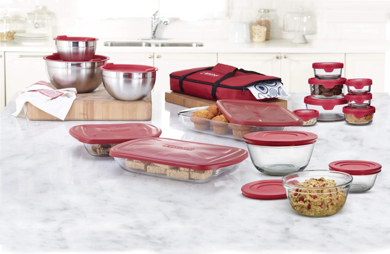 https://media-www.canadiantire.ca/product/living/kitchen/bakeware-baking-prep/0421011/4-piece-bake-and-keep-containers-with-lids-4fd4816f-33ed-4460-bcdc-9a49292478c5.png?imdensity=1&imwidth=1244&impolicy=mZoom