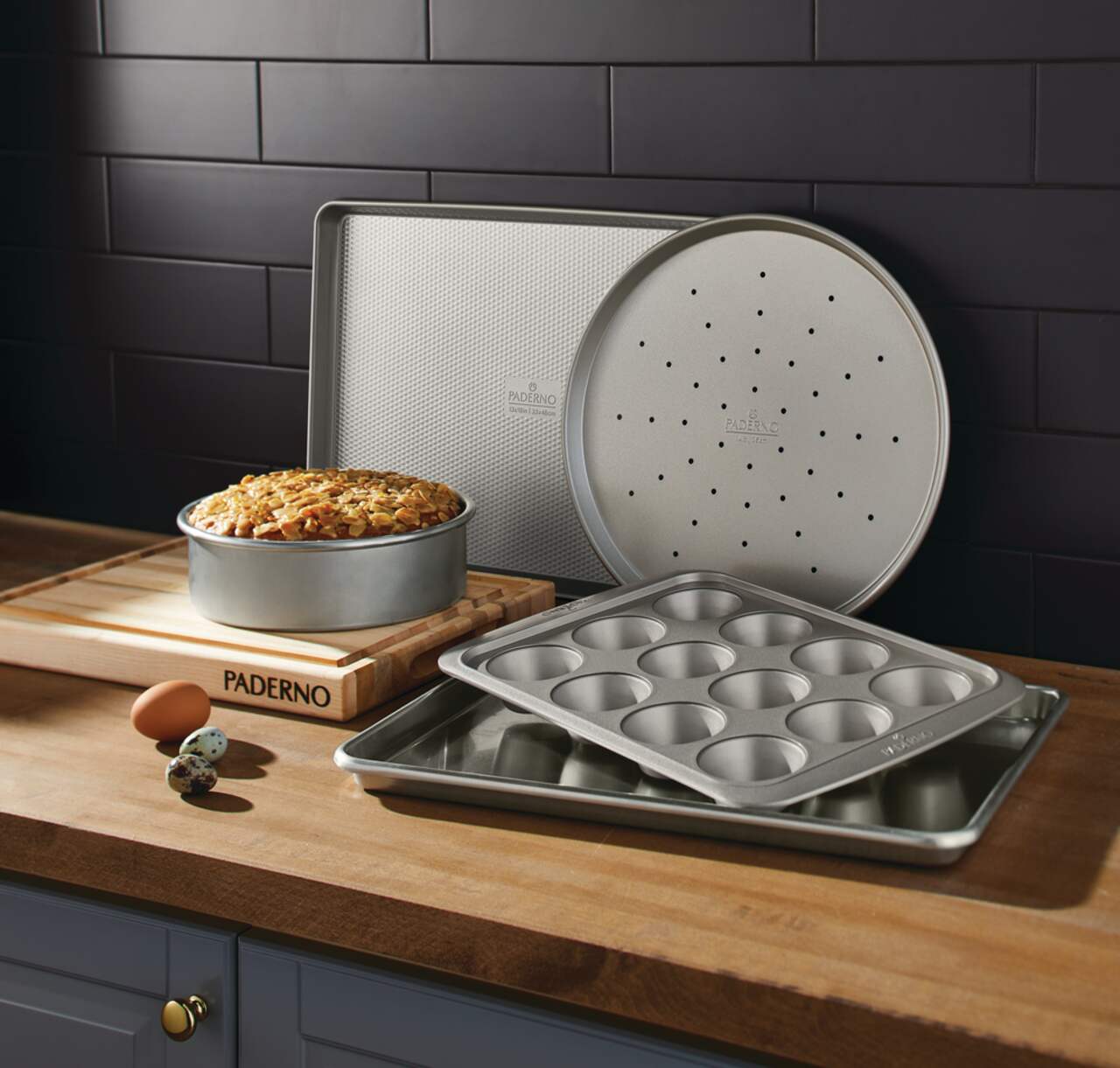 https://media-www.canadiantire.ca/product/living/kitchen/bakeware-baking-prep/1424873/paderno-professional-uncoated-aluminum-12-cup-muffin-pan-0f8b86ad-4a3f-47f6-9ebc-5886656bf66c.png?imdensity=1&imwidth=1244&impolicy=mZoom
