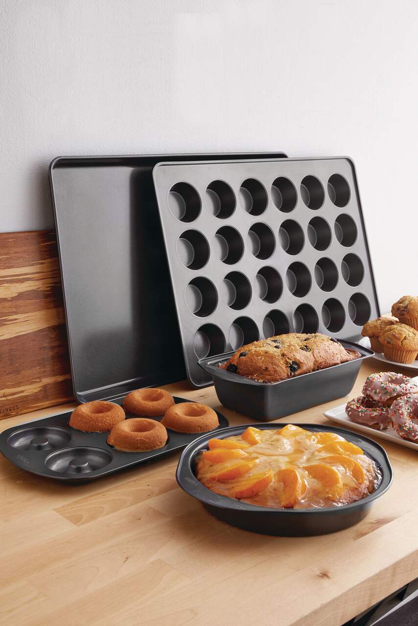 https://media-www.canadiantire.ca/product/living/kitchen/bakeware-baking-prep/1429068/wilton-gourmet-choice-6-cup-donut-pan-ae80300c-9cd3-4eff-b855-be1a0ae4b258-jpgrendition.jpg?imdensity=1&imwidth=1244&impolicy=mZoom