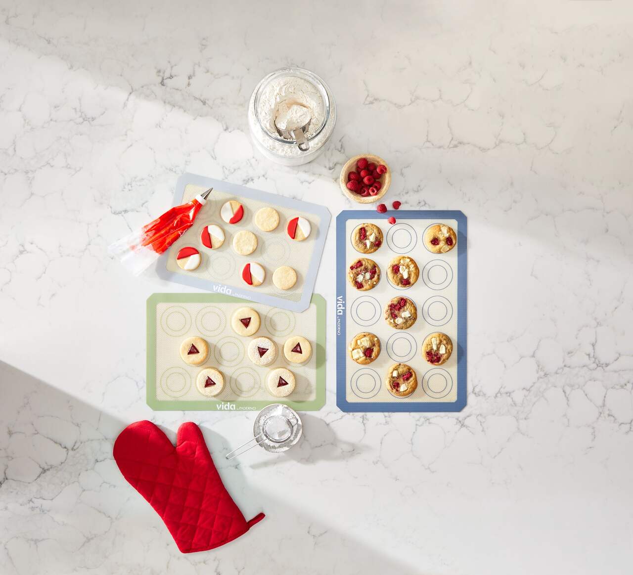 https://media-www.canadiantire.ca/product/living/kitchen/bakeware-baking-prep/1429687/vida-3pc-silicone-baking-sheets-6e2e3200-8bbe-43a3-b271-325ced3fec46-jpgrendition.jpg?imdensity=1&imwidth=1244&impolicy=mZoom