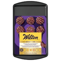 Plaque à biscuits antiadhésive Wilton, grand Overhead_Flat