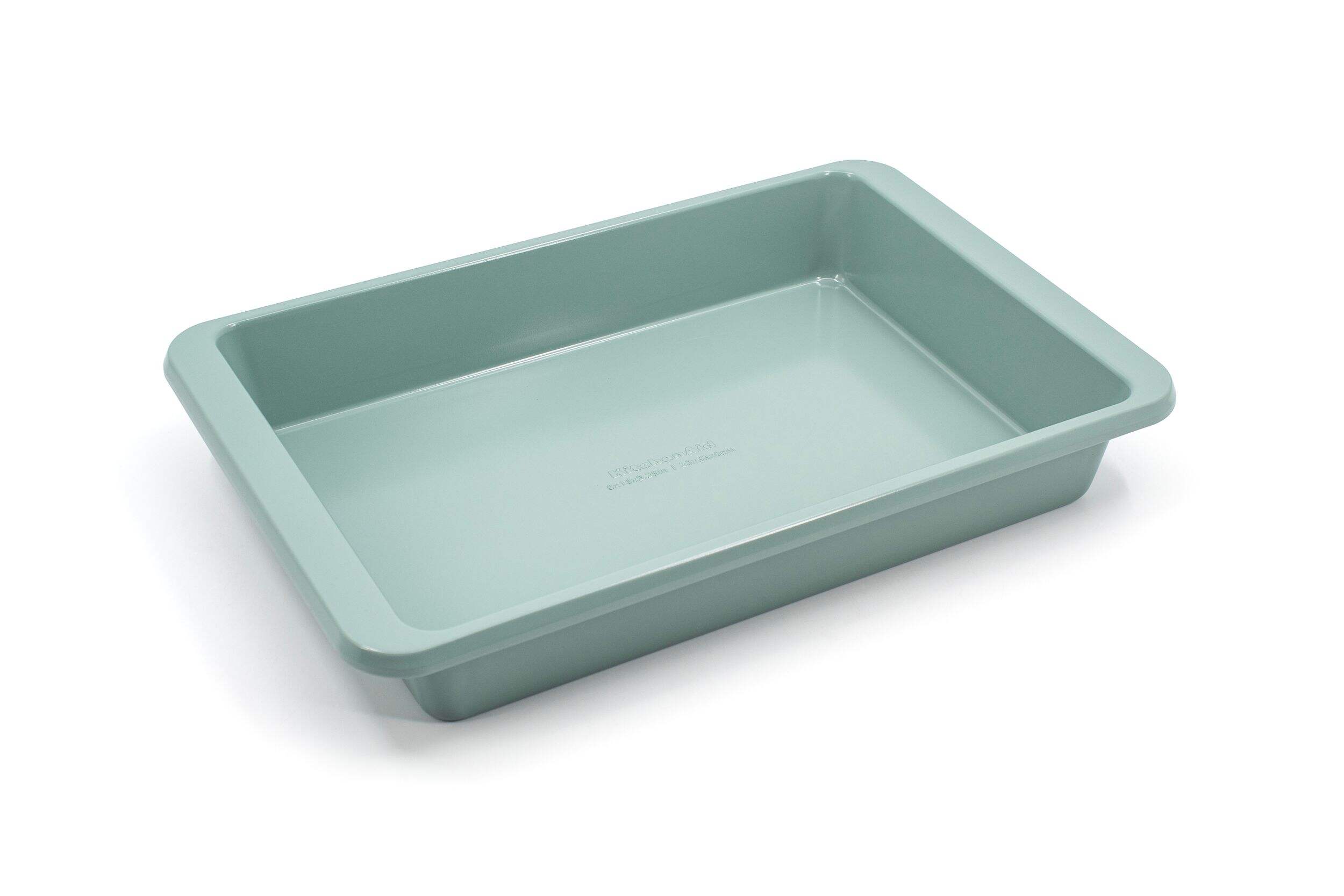 Moule à gâteau antiadhésif oblong KitchenAid avec poignée, cardamome, 9 x 13 po Front_Angled_Right