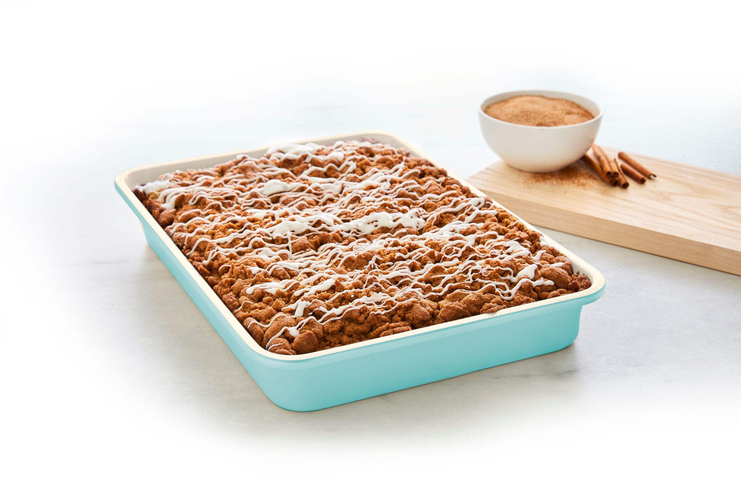 Moule à gâteau rectangulaire antiadhésif en céramique Green Pan, sarcelle, 13,54 x 9,56 x 2,71 po Front_Angled_Right