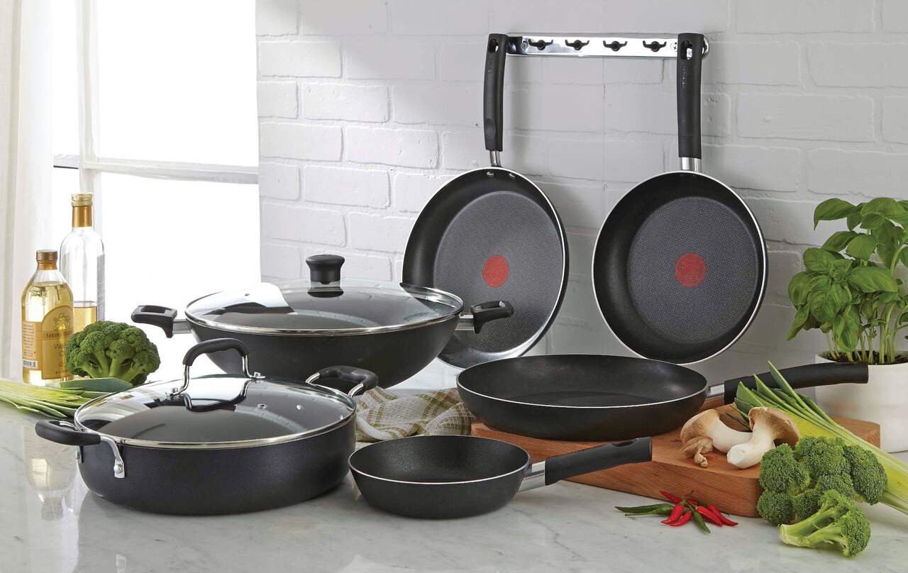 https://media-www.canadiantire.ca/product/living/kitchen/cookware/1422408/t-fal-cook-n-serve-b2e1a8dc-9e3e-45a2-a874-74092effb62f-jpgrendition.jpg?imdensity=1&imwidth=1244&impolicy=mZoom