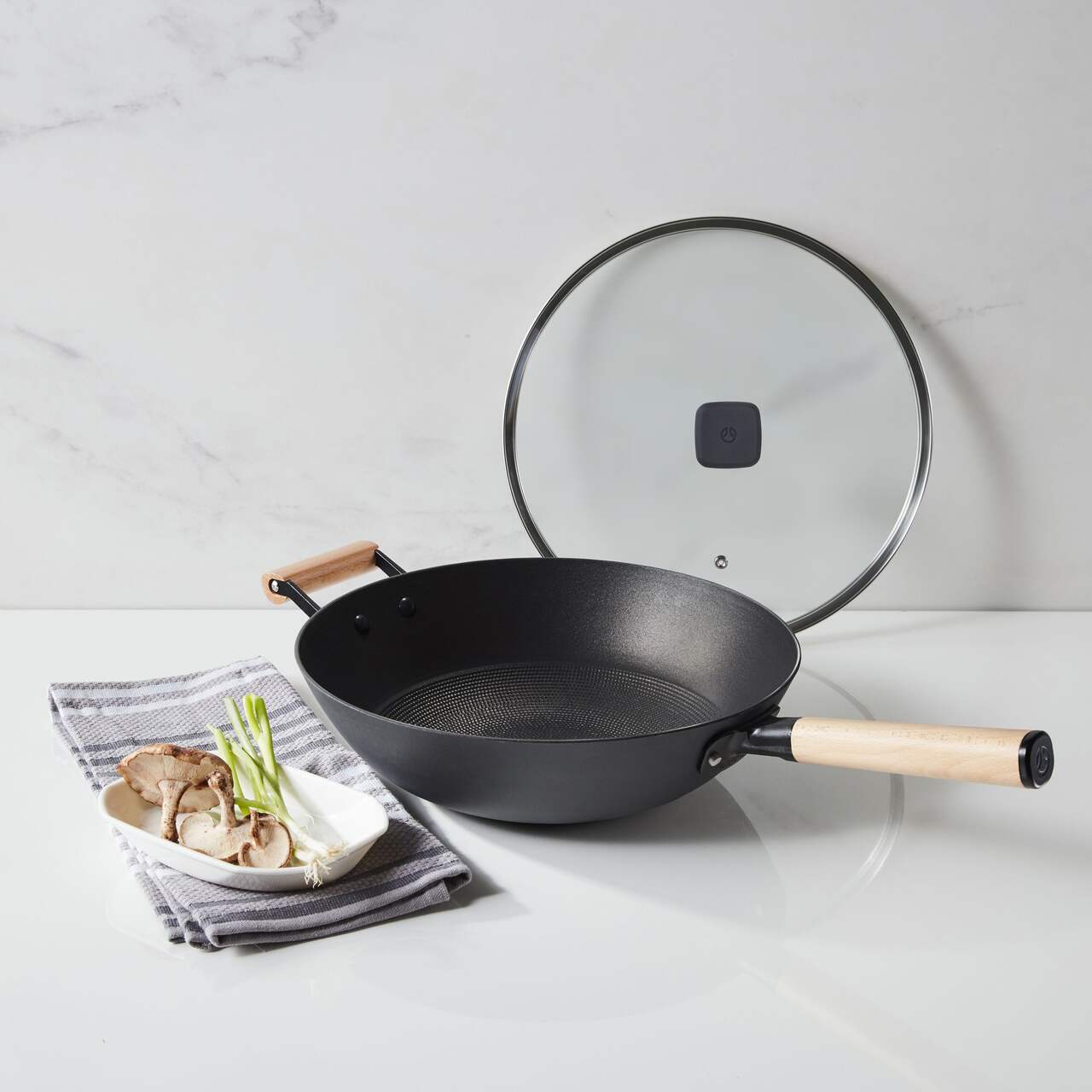 https://media-www.canadiantire.ca/product/living/kitchen/cookware/1425849/paderno-classic-non-stick-cast-iron-wok-39cc7b51-dd34-427a-a8b8-baabe5e951ec-jpgrendition.jpg?imdensity=1&imwidth=1244&impolicy=mZoom