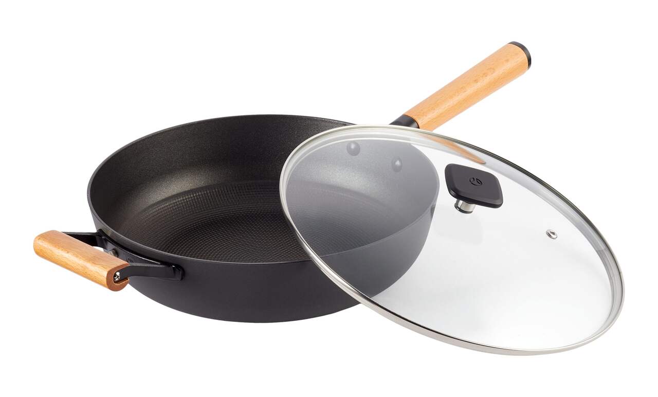 https://media-www.canadiantire.ca/product/living/kitchen/cookware/1426469/paderno-30cm-cast-iron-non-stick-jumbo-cooker-3e06bd41-530f-4027-a916-2810e99881ec-jpgrendition.jpg?imdensity=1&imwidth=1244&impolicy=mZoom