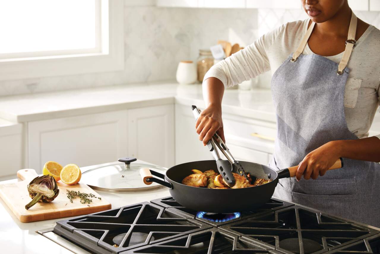 https://media-www.canadiantire.ca/product/living/kitchen/cookware/1426469/paderno-30cm-cast-iron-non-stick-jumbo-cooker-6094f9e4-57d5-4f54-b288-abe19d23087f.png?imdensity=1&imwidth=1244&impolicy=mZoom