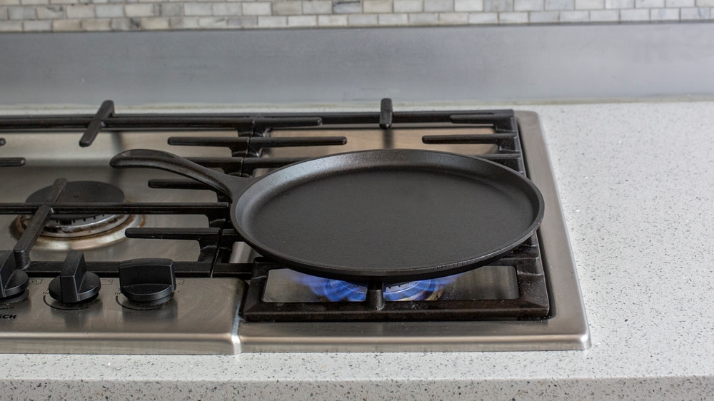 Lodge Seasoned CastIron Griddle with Raised Edges, 10.5in Canadian Tire