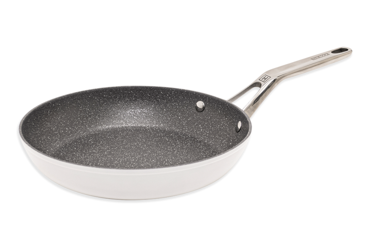 https://media-www.canadiantire.ca/product/living/kitchen/cookware/1429101/heritage-the-rock-ceramic-zero-20-cm-frypan-790f7bac-c2f4-4e81-b574-34d3ab1ef9bc.png?imdensity=1&imwidth=640&impolicy=mZoom
