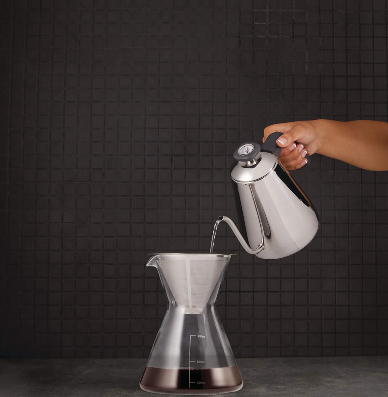 Bouilloire inox à col de cygne compatible gaz, induction, céramique pour  préparer thé et cafés : : Cuisine et Maison