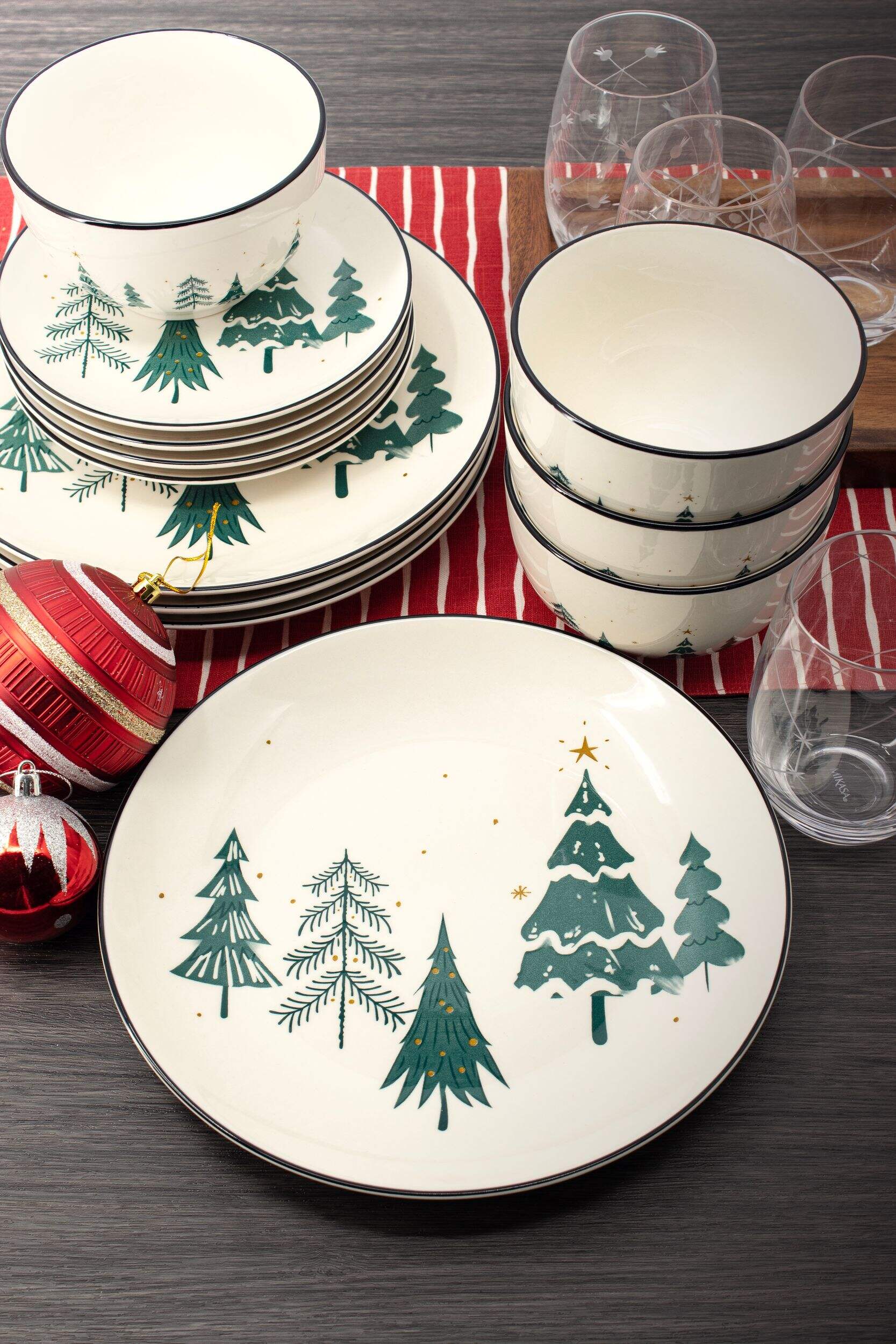 Festive Stoneware Holiday Dinnerware Set, 12pc Canadian Tire