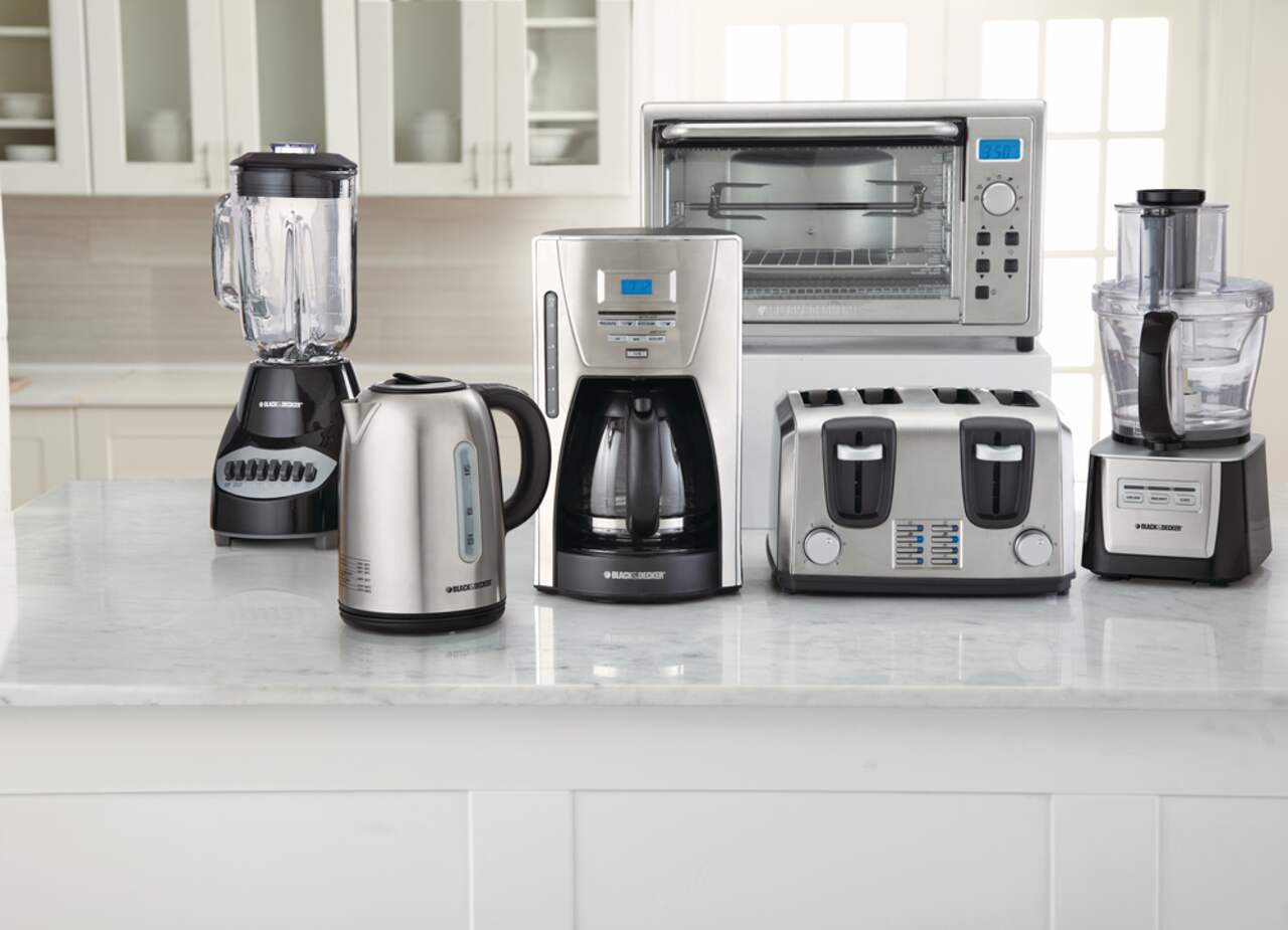 https://media-www.canadiantire.ca/product/living/kitchen/kitchen-appliances/0430421/b-d12-cup-glass-coffee-maker-w-stainless-steel-accents-32eafb5d-7823-45bc-8e03-e01c8c941782.png?imdensity=1&imwidth=1244&impolicy=mZoom